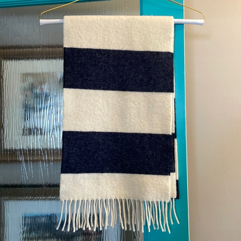 Beautiful Glen Prince 100% LAMBSWOOL Made in Scotland Scarf Pre- Owned